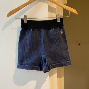 Free people women’s seamless workout shorts- size Xs/s